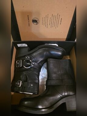 Kenneth Cole Stride Bootie (Women)